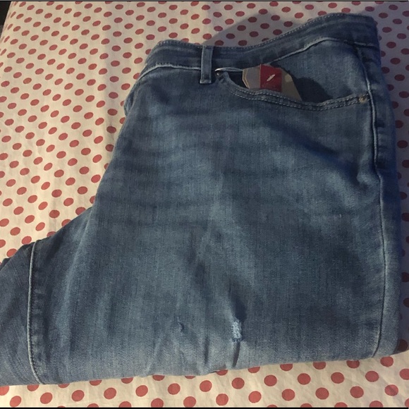 Plus Size Levi’s 711 Skinny, Sculpt Jeans - Picture 7 of 17